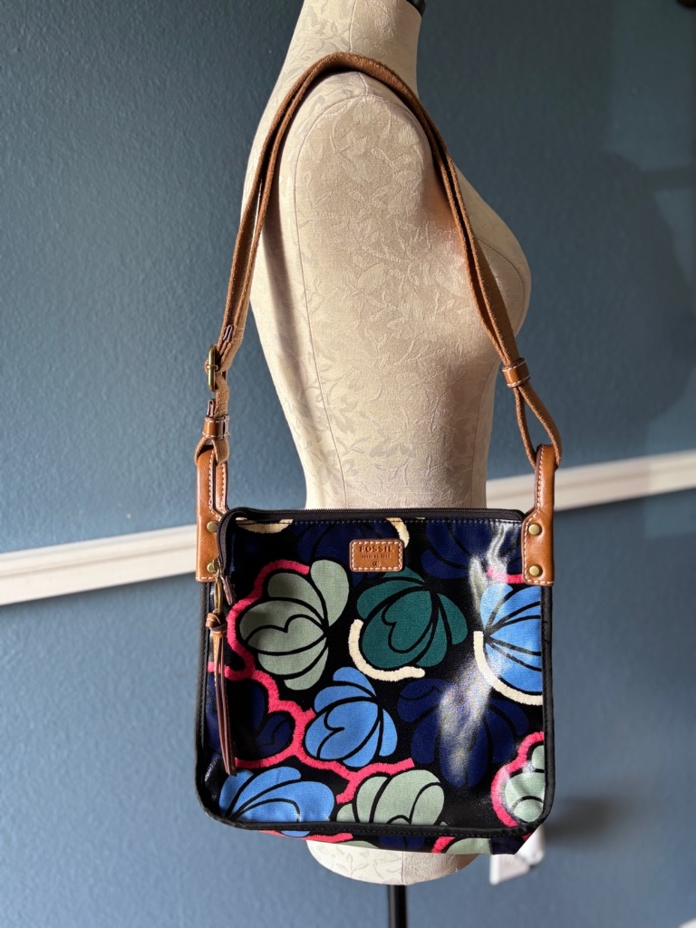 Fossil Floral Coated Canvas Crossbody/Shoulder Bag/Purse With Adjustable Strap - Picture 2 of 8